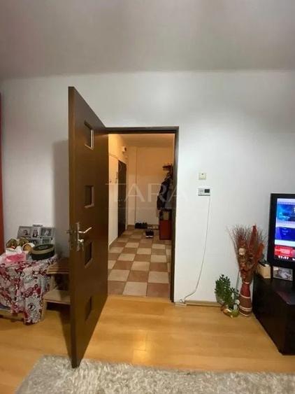 Apartament cu 2 camere semidecomandat, mobilat în Central