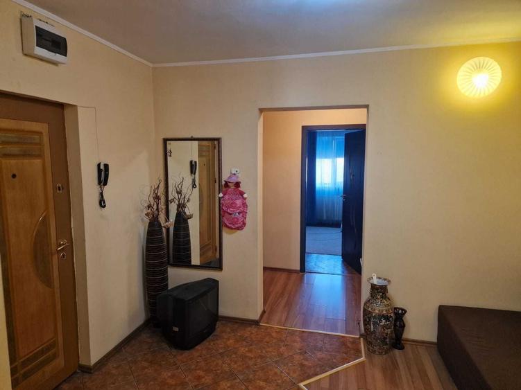 Apartament cu 4 camere decomandat în Central