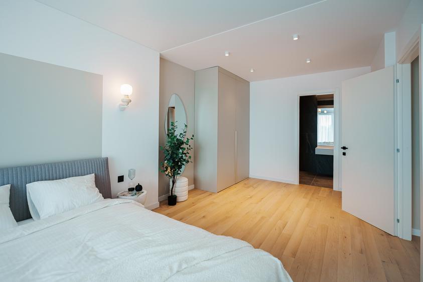 Apartament cu 3 camere semidecomandat în Colentina