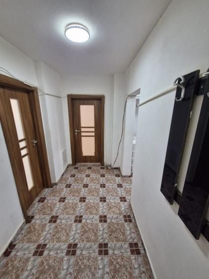 Apartament cu 3 camere decomandat, mobilat în Vitan Mall