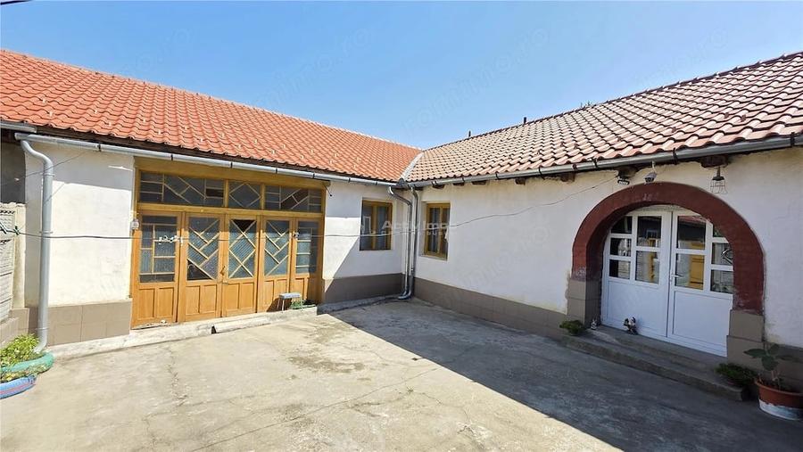 Casă cu Teren 4400 Mp în Petrilova