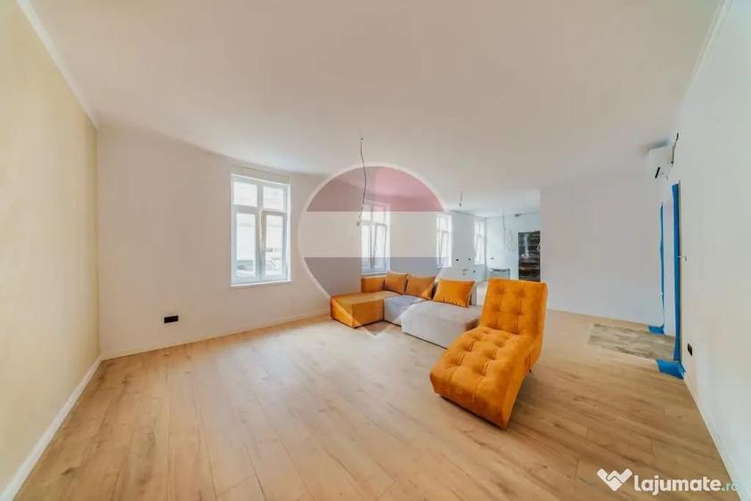 Casă cu 5 camere cu Teren 403 Mp în Central