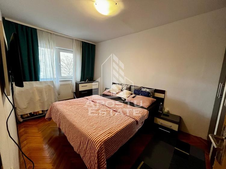 Apartament cu 3 camere semidecomandat, mobilat în Lipovei