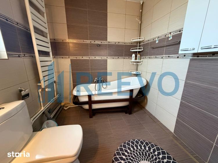 Casă cu 6 camere cu Teren 2953 Mp în Târgu Trotuș