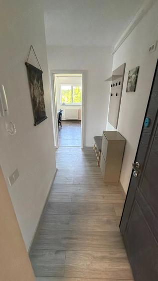 Apartament cu 2 camere decomandat în 1 Decembrie