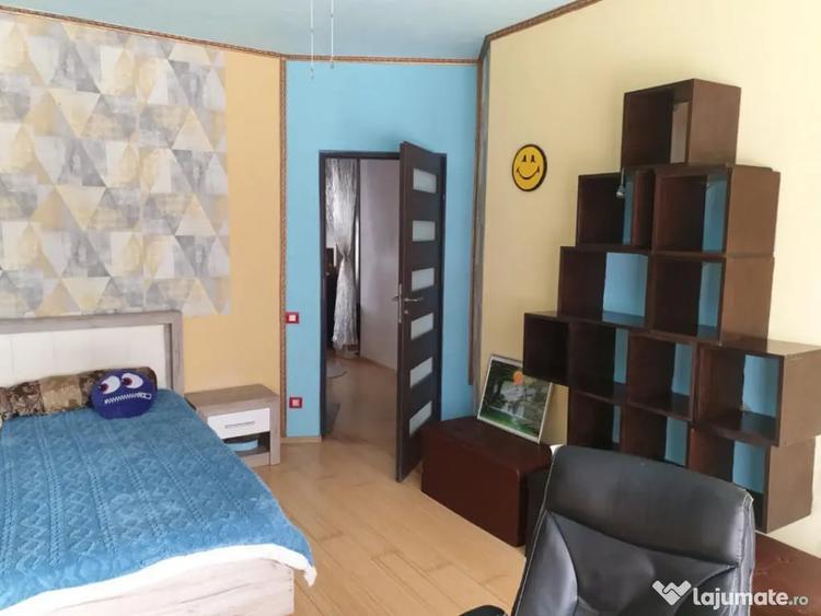 Apartament cu 3 camere decomandat în Zorilor