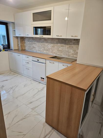 Apartament cu 4 camere decomandat în Central