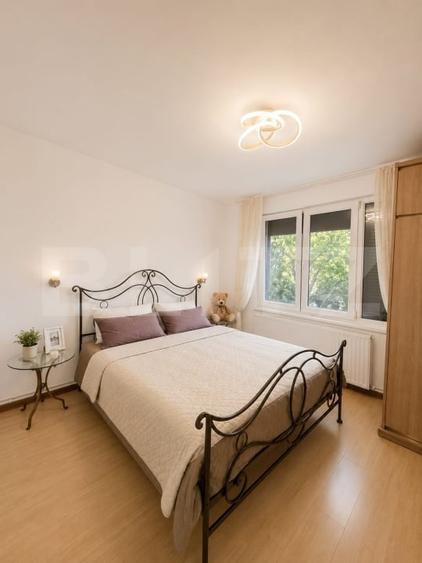 Apartament cu 3 camere semidecomandat, mobilat în Craiter