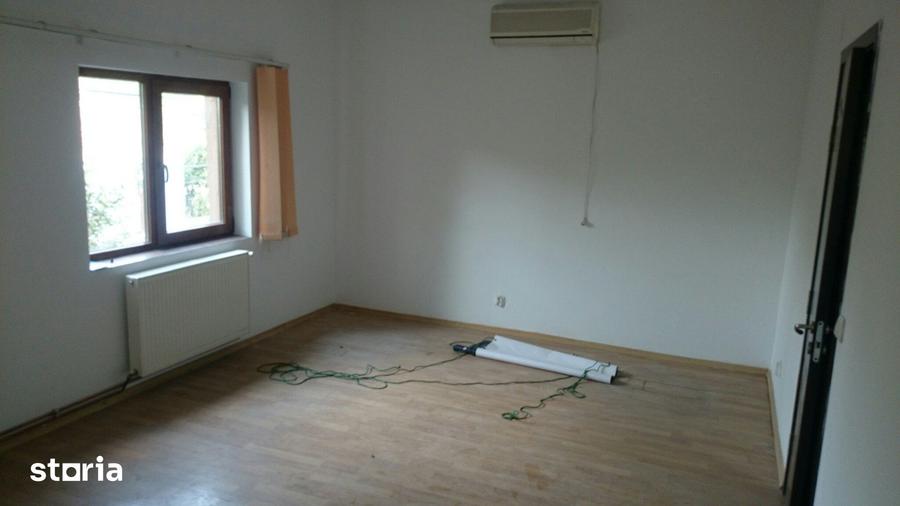Casă cu 4 camere cu Teren 70 Mp în Central