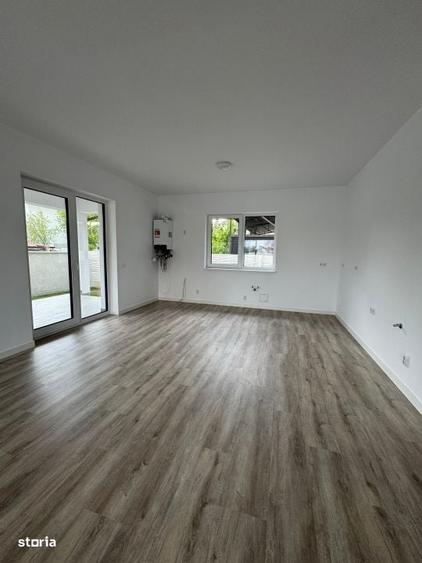 Casă cu 4 camere cu Teren 559 Mp în Micești
