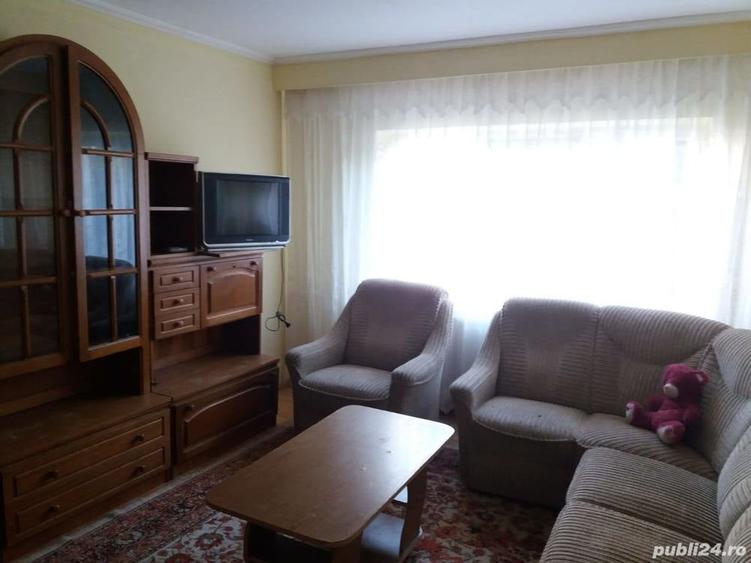 Apartament cu 3 camere decomandat în Eremia