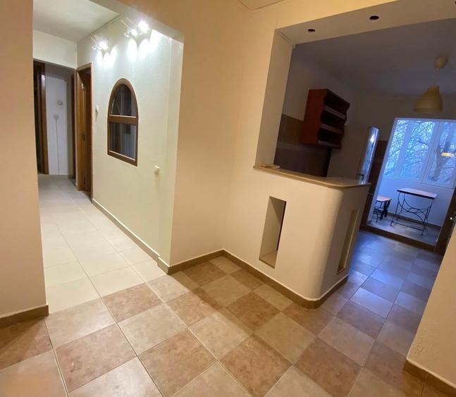 Apartament cu 3 camere decomandat în Lujerului