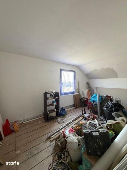 Casă cu 5 camere cu Teren 300 Mp în Bariera Vâlcii