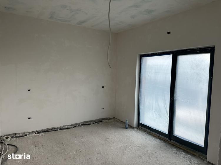 Casă cu 4 camere cu Teren 500 Mp în Podu Roș