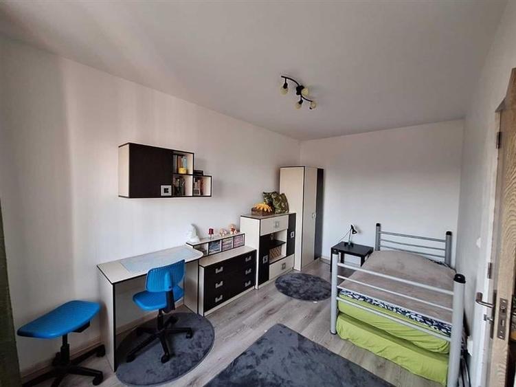 Apartament cu 2 camere semidecomandat, mobilat în Calea București