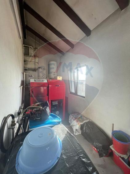 Casă cu 4 camere cu Teren 328 Mp în Golești