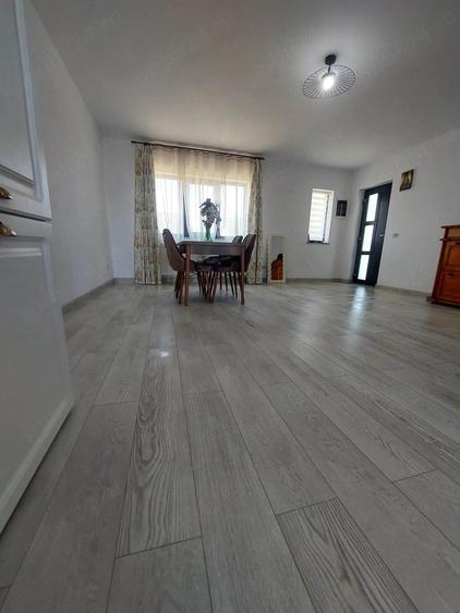 Casă cu Teren 400 Mp în Hemeiuș