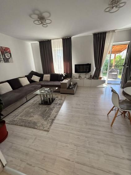 Casă individuală cu 4 camere cu Canalizare în Sud-Est