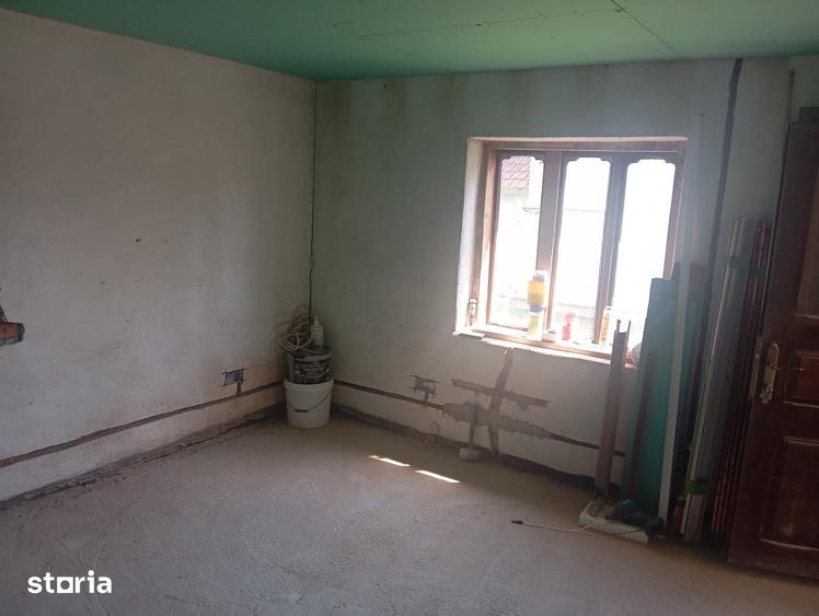 Casă cu 3 camere cu Teren 3427 Mp în Bălești