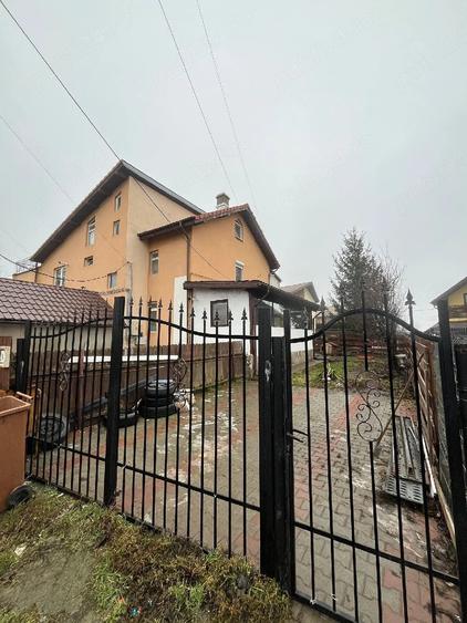 Apartament cu 4 camere decomandat în Bucium