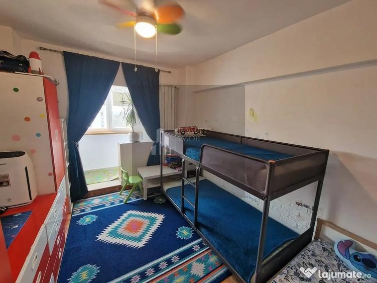 Apartament cu 4 camere semidecomandat în Central
