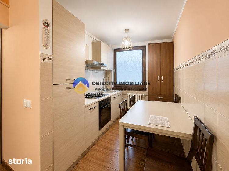 Apartament cu 3 camere semidecomandat, mobilat în Est