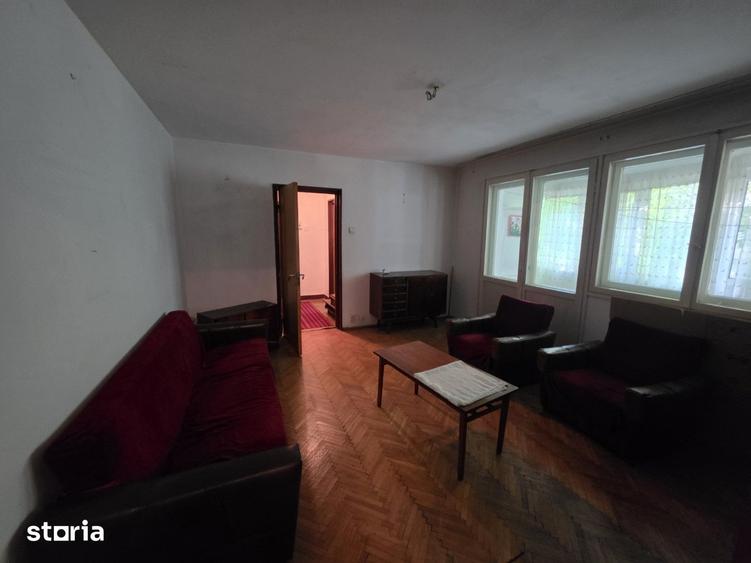 Apartament cu 3 camere semidecomandat în Dristor