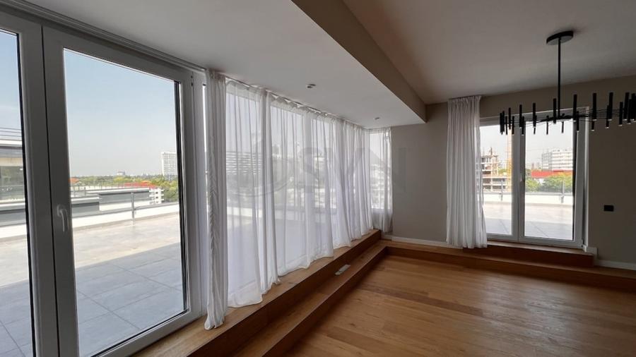 Penthouse cu 3 camere decomandat în Barbu Văcărescu