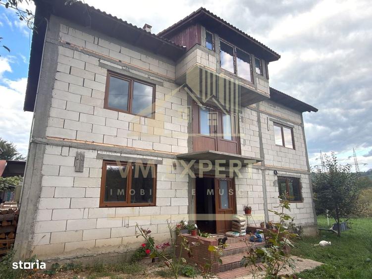 Casa 6 Camere Teren 5736 Mp Leresti Voinesti Arges - 1