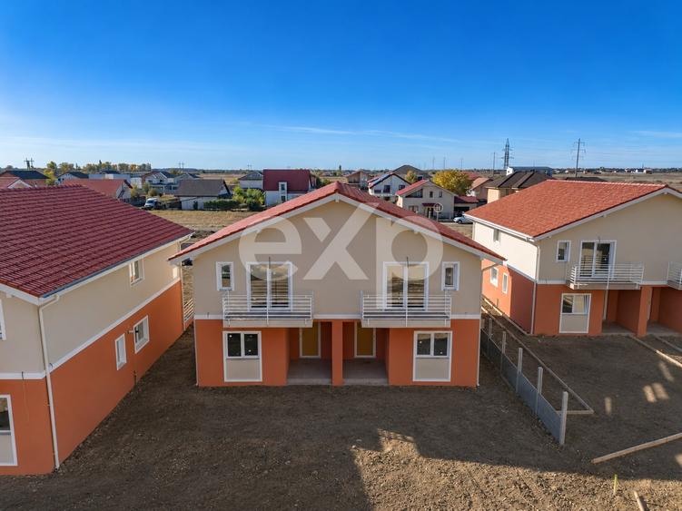 Duplex cu 5 camere cu Teren 300 Mp în Giroc
