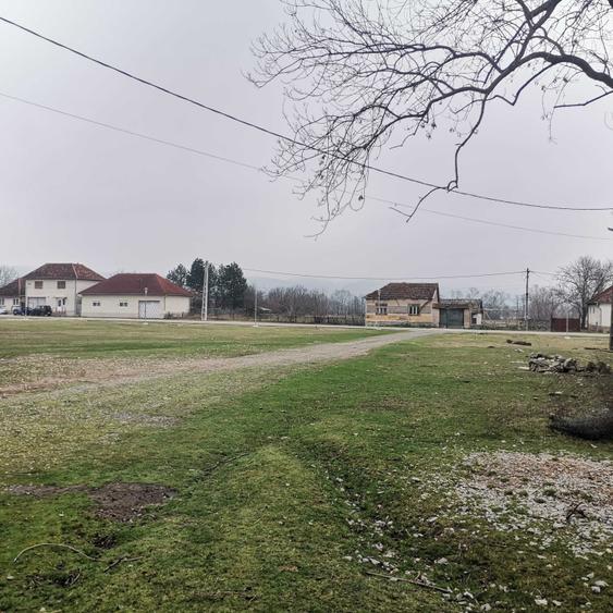 Casă cu 4 camere în Pomezeu