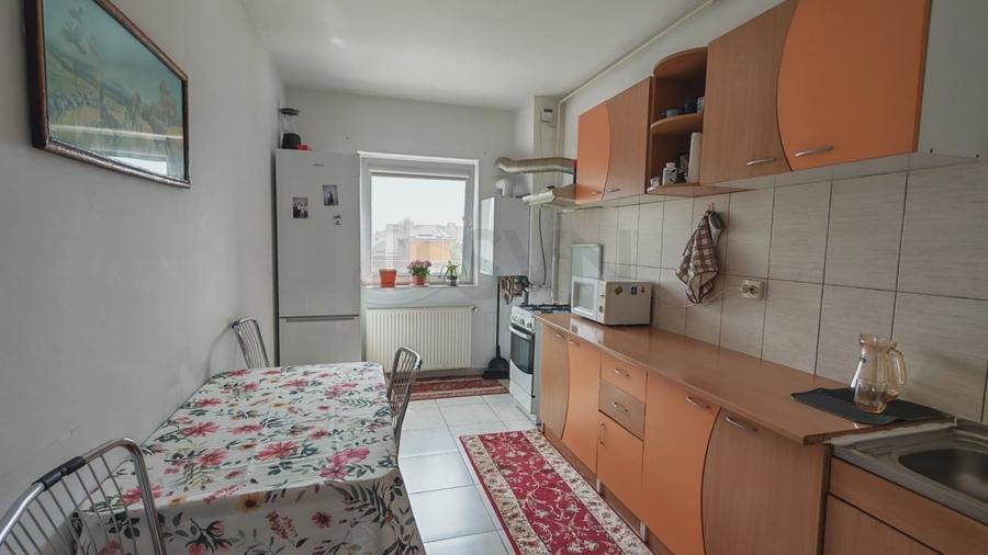Apartament cu 2 camere semidecomandat, mobilat în Nord