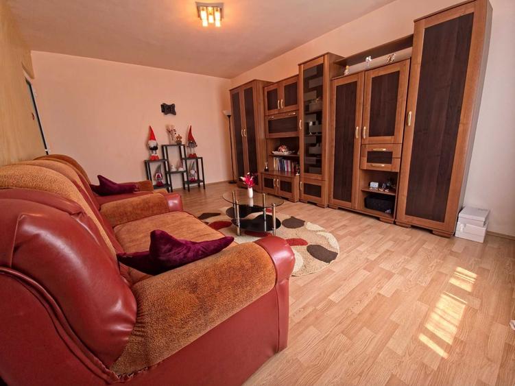 Apartament cu 2 camere decomandat în Steaua
