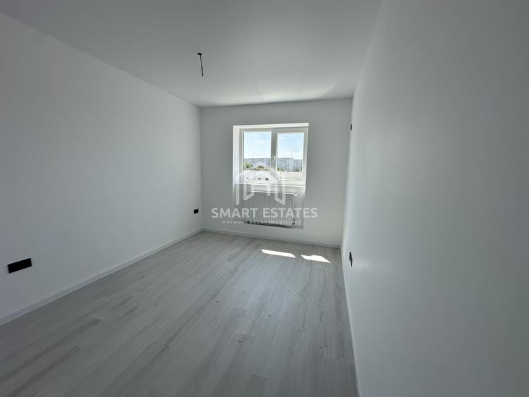 Apartament cu 3 camere decomandat în Titan