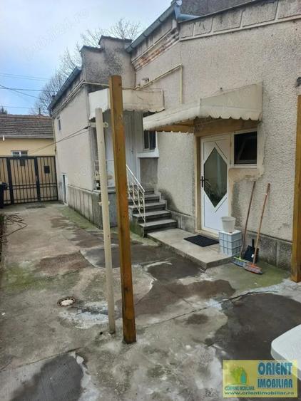 Casă cu 6 camere cu Teren 170 Mp în Tomis I