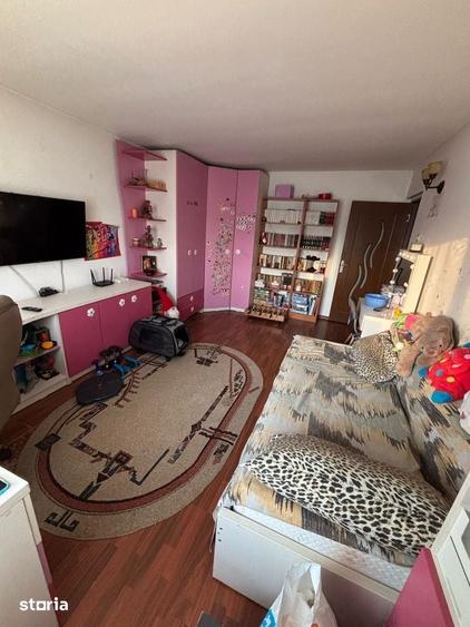 Apartament cu 3 camere decomandat în Nicolina