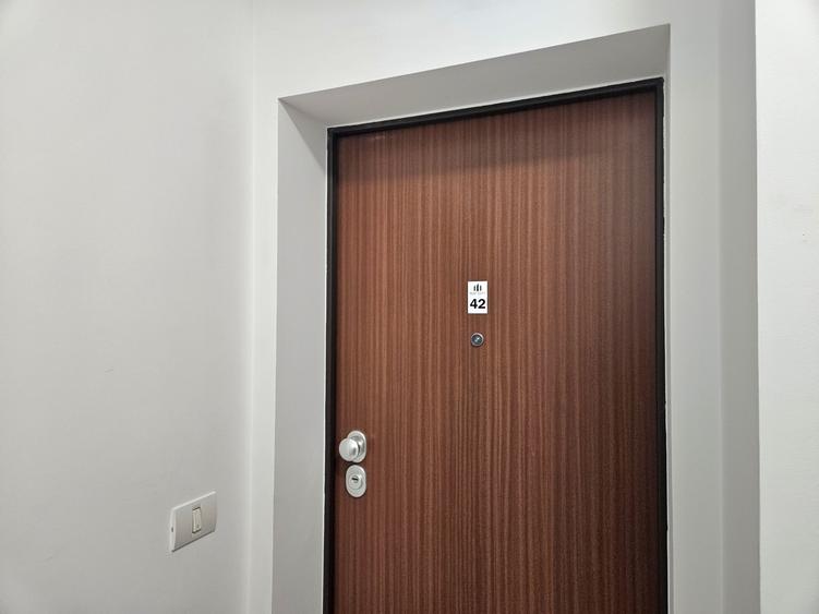 Apartament cu 2 camere decomandat, mobilat în Tractorul