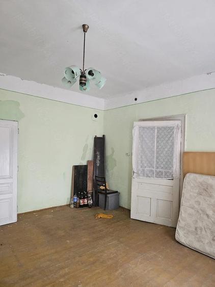 Casă cu 2 camere cu Teren 2400 Mp în Beba Veche