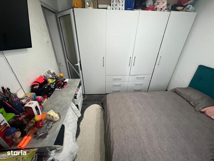 Apartament cu 3 camere semidecomandat în Micro 40