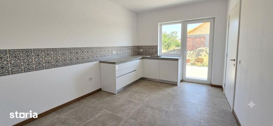 Casă cu 4 camere cu Teren 400 Mp în Clinceni