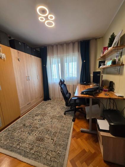 Apartament cu 3 camere semidecomandat în Circumvalațiunii