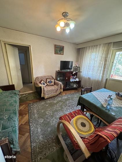 Apartament cu 3 camere semidecomandat în Exterior Vest