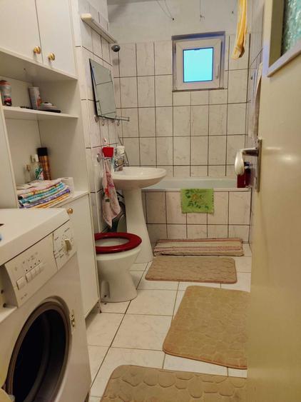 Apartament cu 3 camere semidecomandat în Boul Roșu