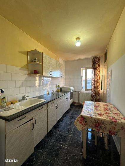 Apartament cu 3 camere decomandat în Între Lacuri