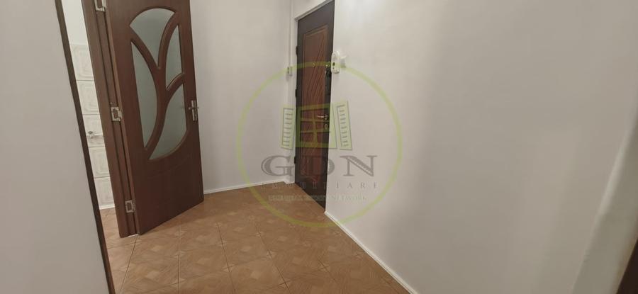 Apartament cu 2 camere semidecomandat în Brazda lui Novac
