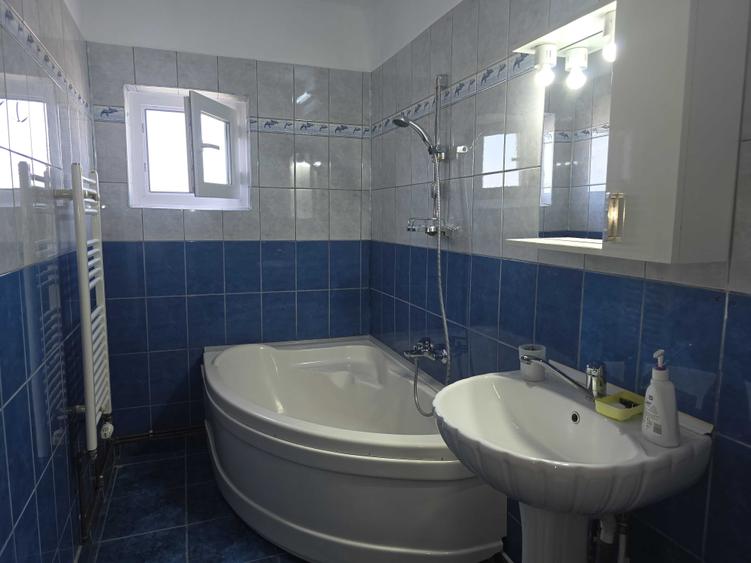 Apartament cu 3 camere decomandat în Găvana