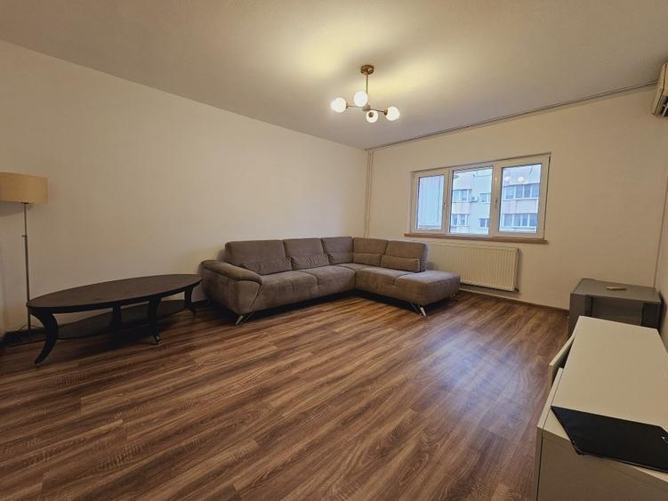 Apartament cu 3 camere decomandat, mobilat în Nerva Traian