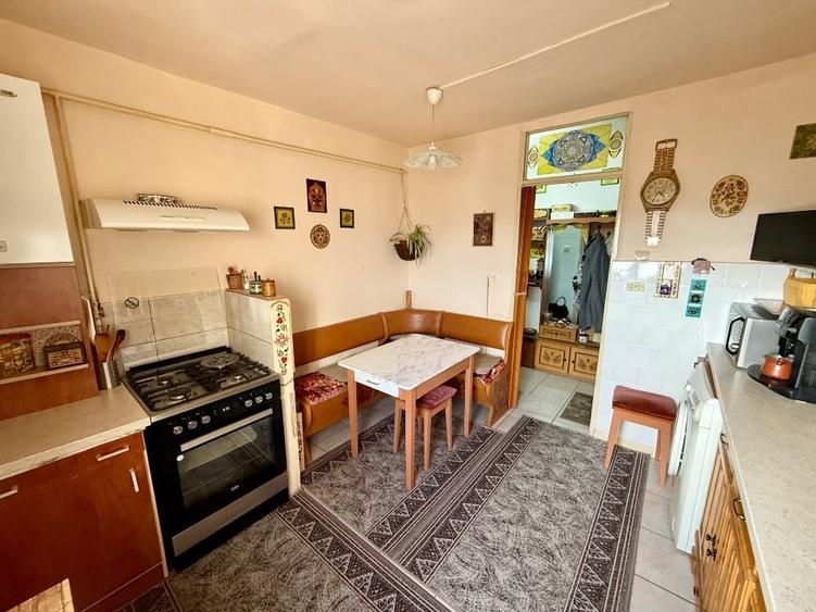 Apartament cu 3 camere decomandat în Lenin