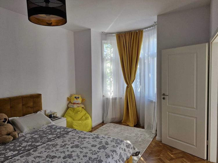 Casă cu 4 camere în 1 Mai