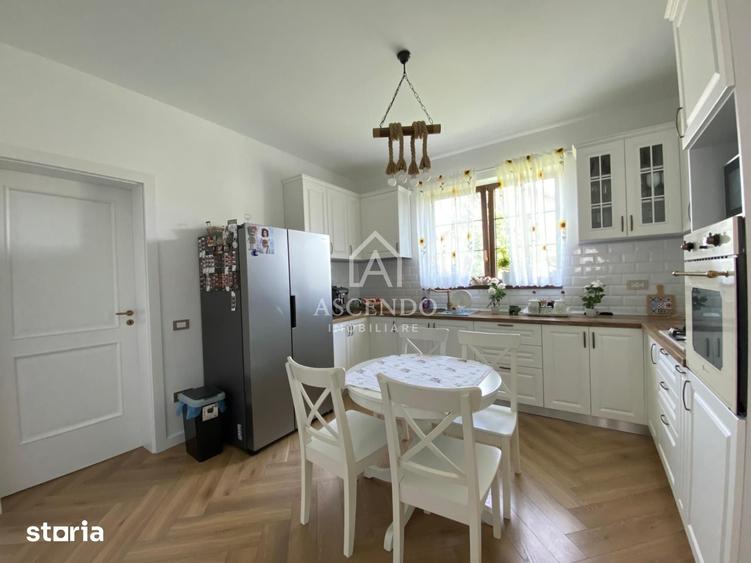 Casă cu 4 camere cu Teren 600 Mp în Corbeanca